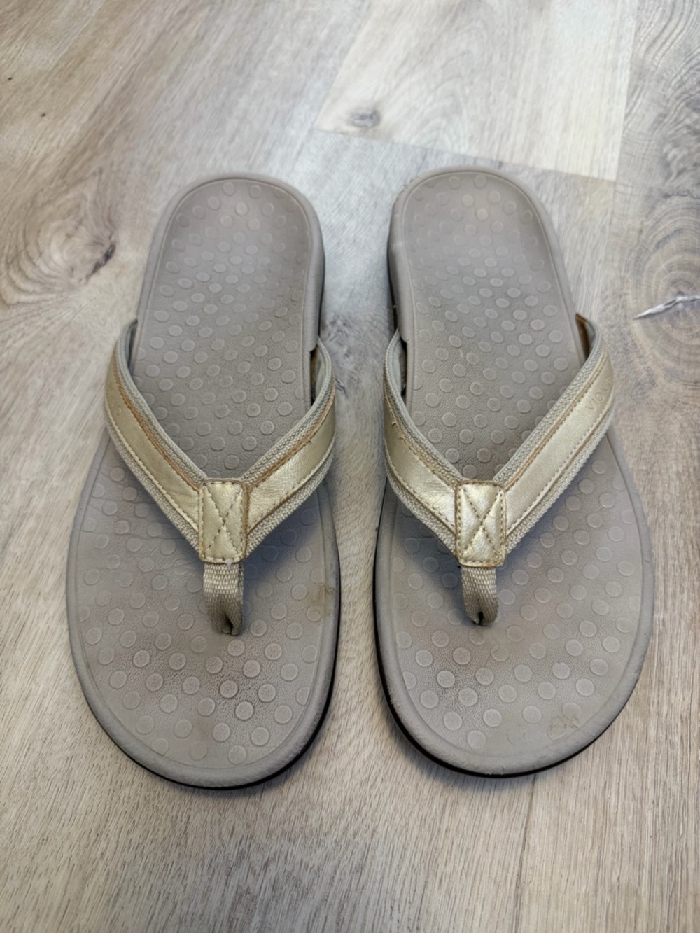 VIONIC Tide ll Gold Metallic Sandals